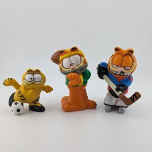3 vintage Garfield sport figures - Soccer - Football - Hockey